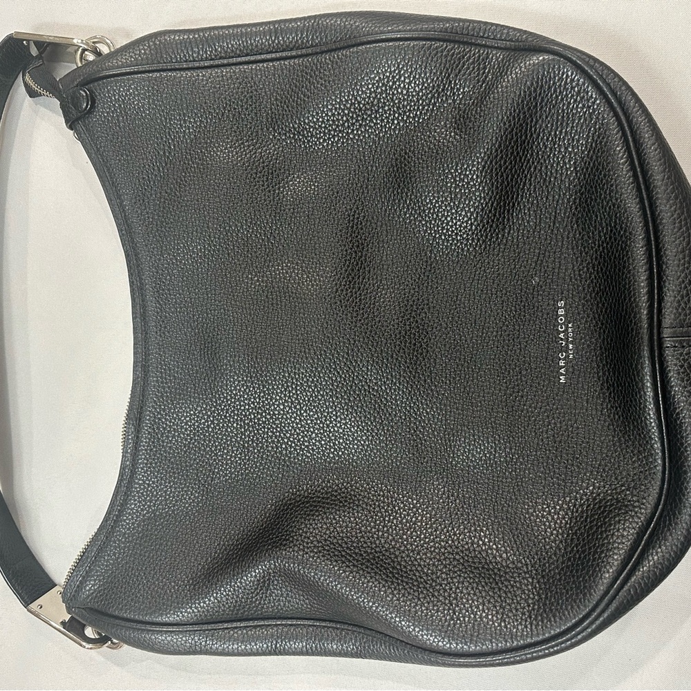 Marc Jacobs Black Messenger Bag with Sleek Design